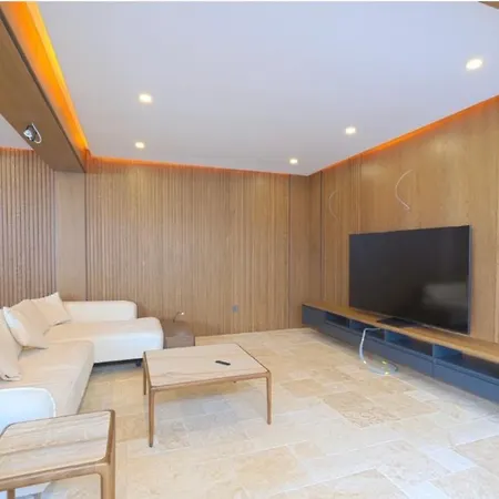 Guemuesluek Infinity Seaview, Pool & Sauna فيلة