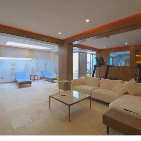 Guemuesluek Infinity Seaview, Pool & Sauna Villa *
