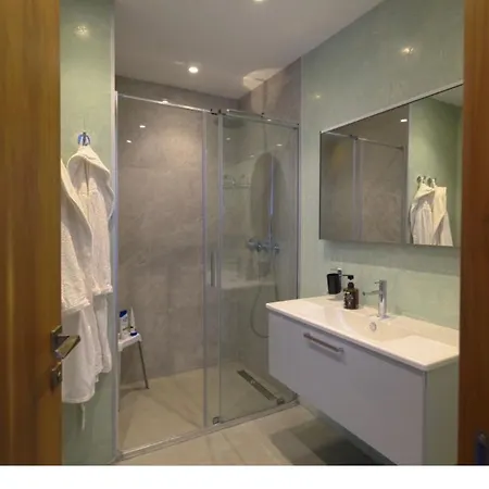 فيلة Guemuesluek Infinity Seaview, Pool & Sauna *